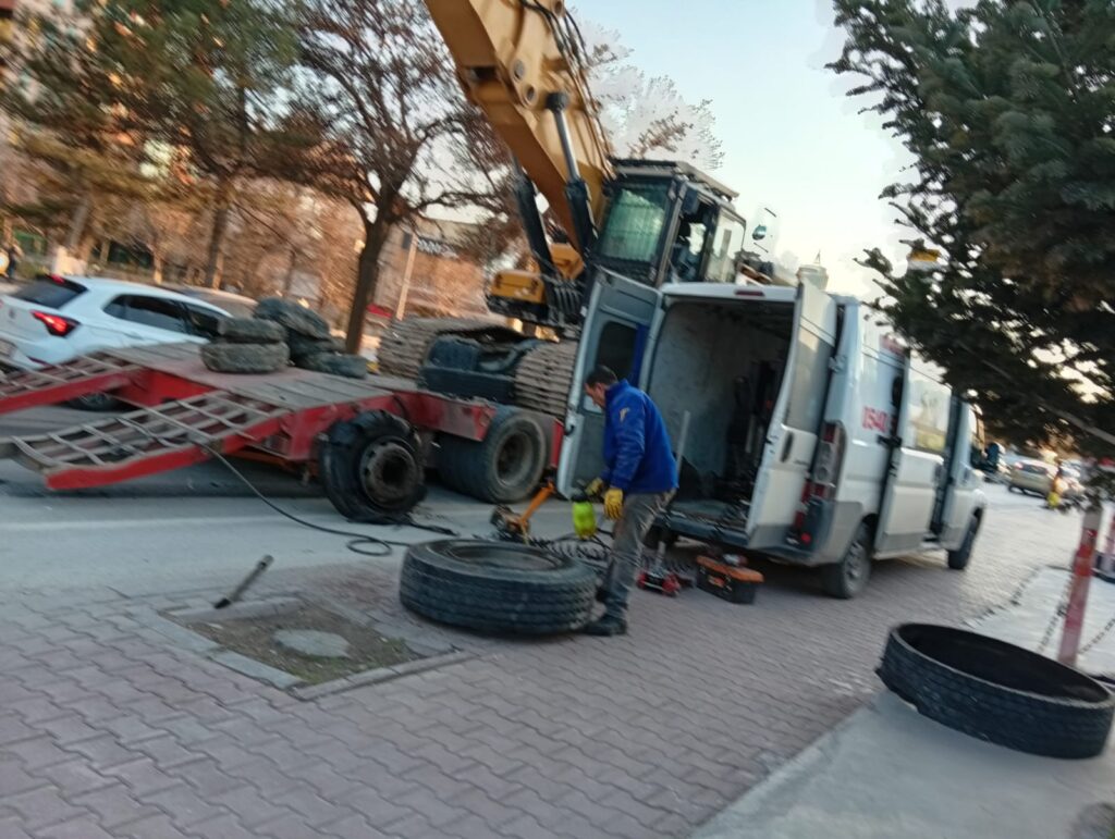 Selçuklu oto lastikçi, Selçuklu mobil oto lastik tamiri, Selçuklu 7/24 lastikçi, Selçuklu yol yardım lastik servisi, Selçuklu en yakın lastikçi, Büsan sanayi oto lastikçi, 3. Organize Sanayi lastikçi, Yazır oto lastikçi, Sancak lastik tamircisi, Bosna Hersek Mahallesi lastikçi, Horozluhan oto lastik tamiri, Selçuklu gece açık lastikçi