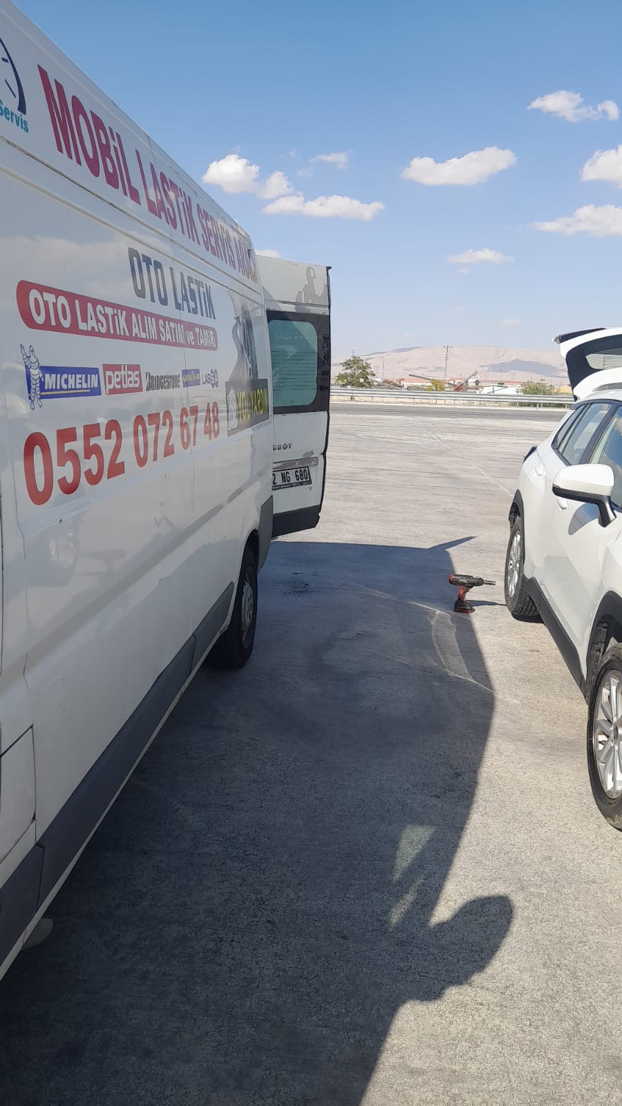 Konya en yakın oto lastikçi hizmeti! 7/24 mobil lastik tamiri, yol yardım ve acil lastik değişimi için hemen arayın: 0540 505 10 00. Hızlı ve güvenilir servis.