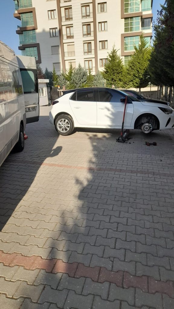 oto lastik tamiri, profesyonel oto lastik tamiri, güvenilir lastik tamiri, lastik delik tamiri, patlak lastik onarımı, lastik yama hizmeti, lastik fitil uygulaması, lastik hava kaçağı tamiri, oto lastikçi, en yakın oto lastikçi, mobil oto lastik tamiri, yolda oto lastik tamiri, yerinde lastik tamiri, acil oto lastik servisi, 7/24 oto lastik tamiri, uygun fiyatlı lastik tamiri, hızlı lastik tamiri, kaliteli lastik tamiri, oto yol yardım lastik, güvenli sürüş lastik bakımı